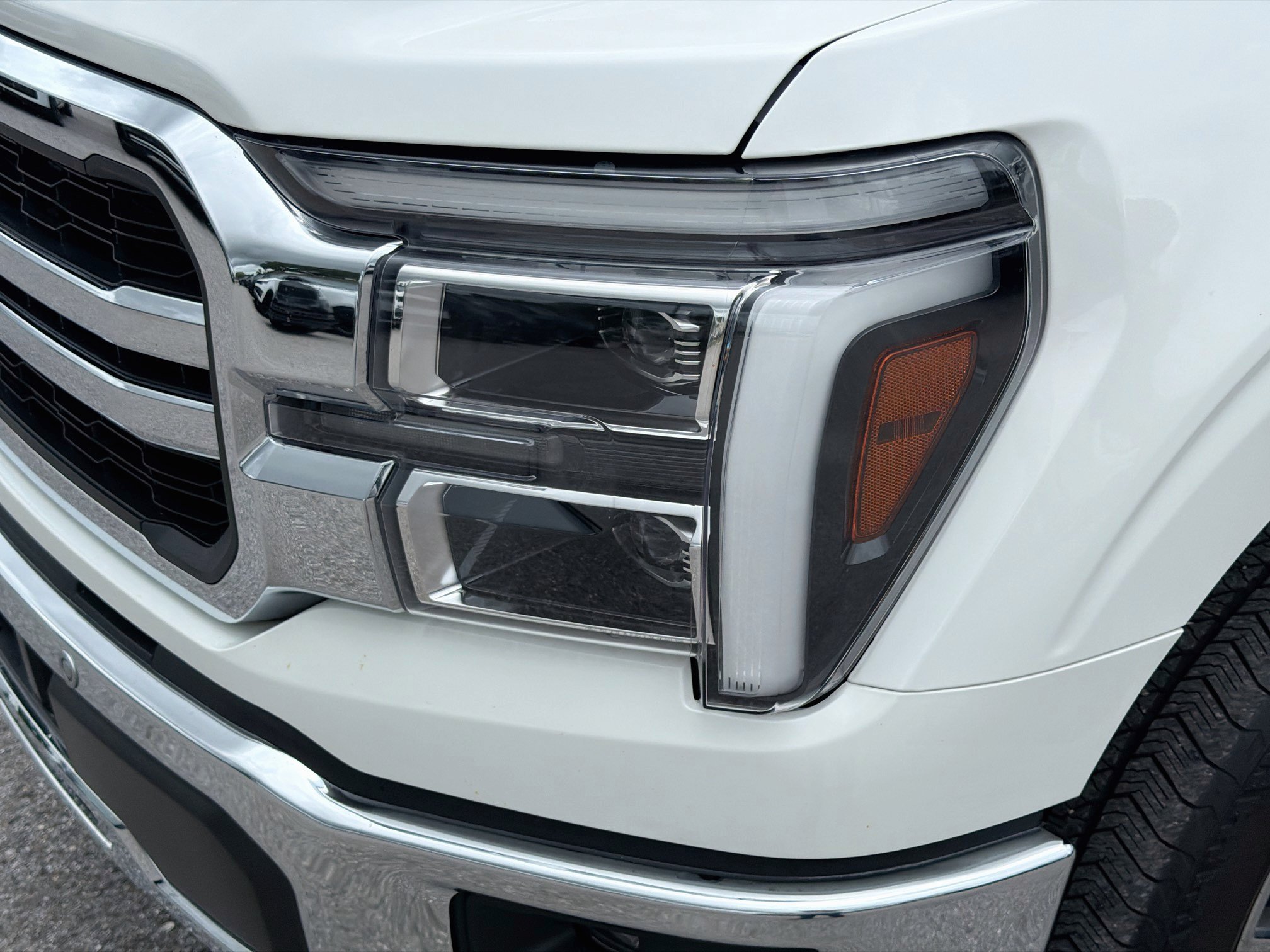 Used 2025 Ford F150 Lariat w/ Equipment Group 501A Mid AWD/4WD image 9