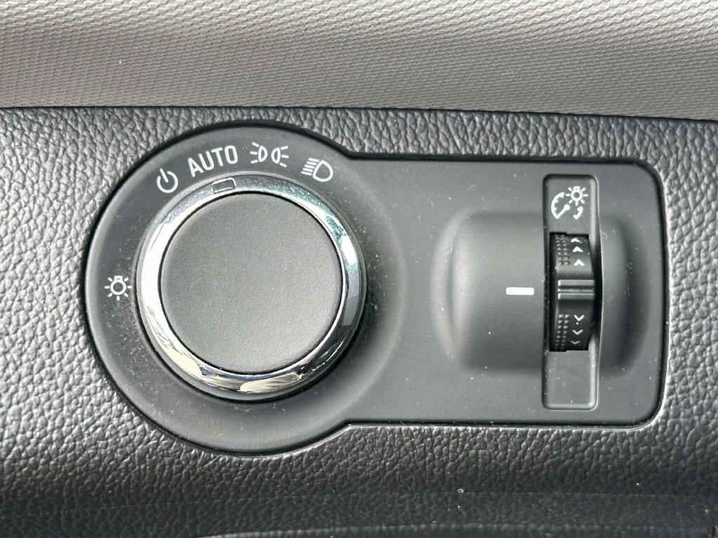Used 2013 Chevrolet Sonic LT FWD image 15