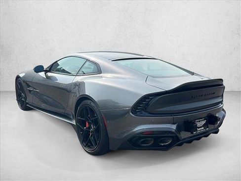 Used 2025 Aston Martin Vanquish image 5