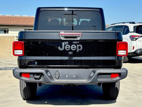 New 2026 Jeep Gladiator Sport image 4