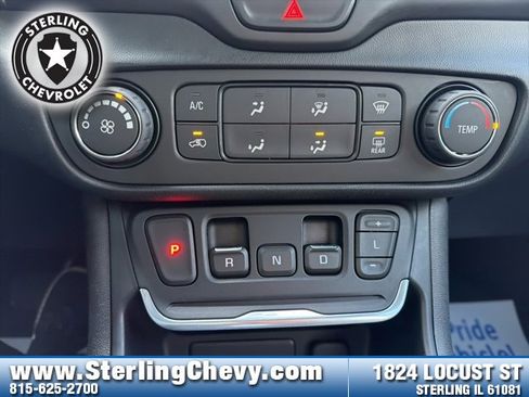 Used 2018 GMC Terrain SLE image 18