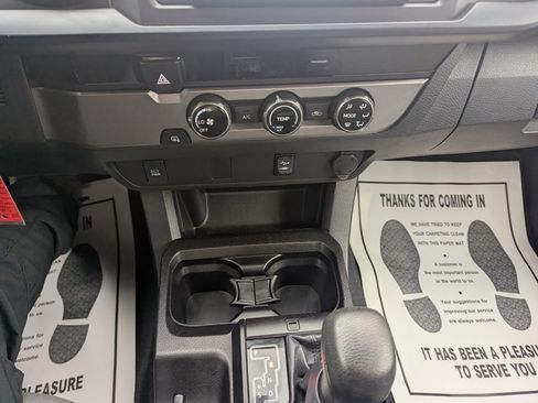 Used 2016 Toyota Tacoma SR image 14