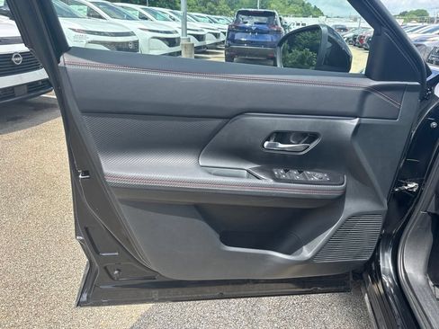 Used 2025 Nissan Kicks SR AWD/4WD image 11