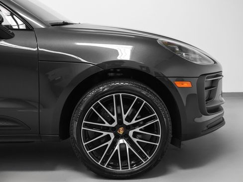 Certified 2026 Porsche Macan AWD/4WD image 15