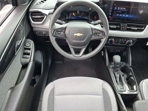 Used 2025 Chevrolet TrailBlazer LT AWD/4WD image 11