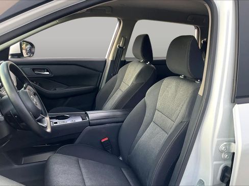 Used 2024 Nissan Rogue SV FWD image 8