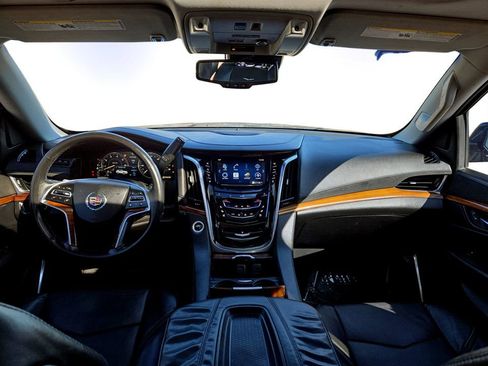 Used 2015 Cadillac Escalade Premium image 13