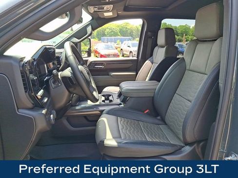Used 2025 Chevrolet Silverado 2500 ZR2 w/ Technology Package AWD/4WD image 2