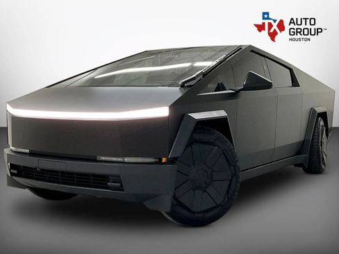 Used 2024 Tesla Cybertruck AWD Crew Cab image 4