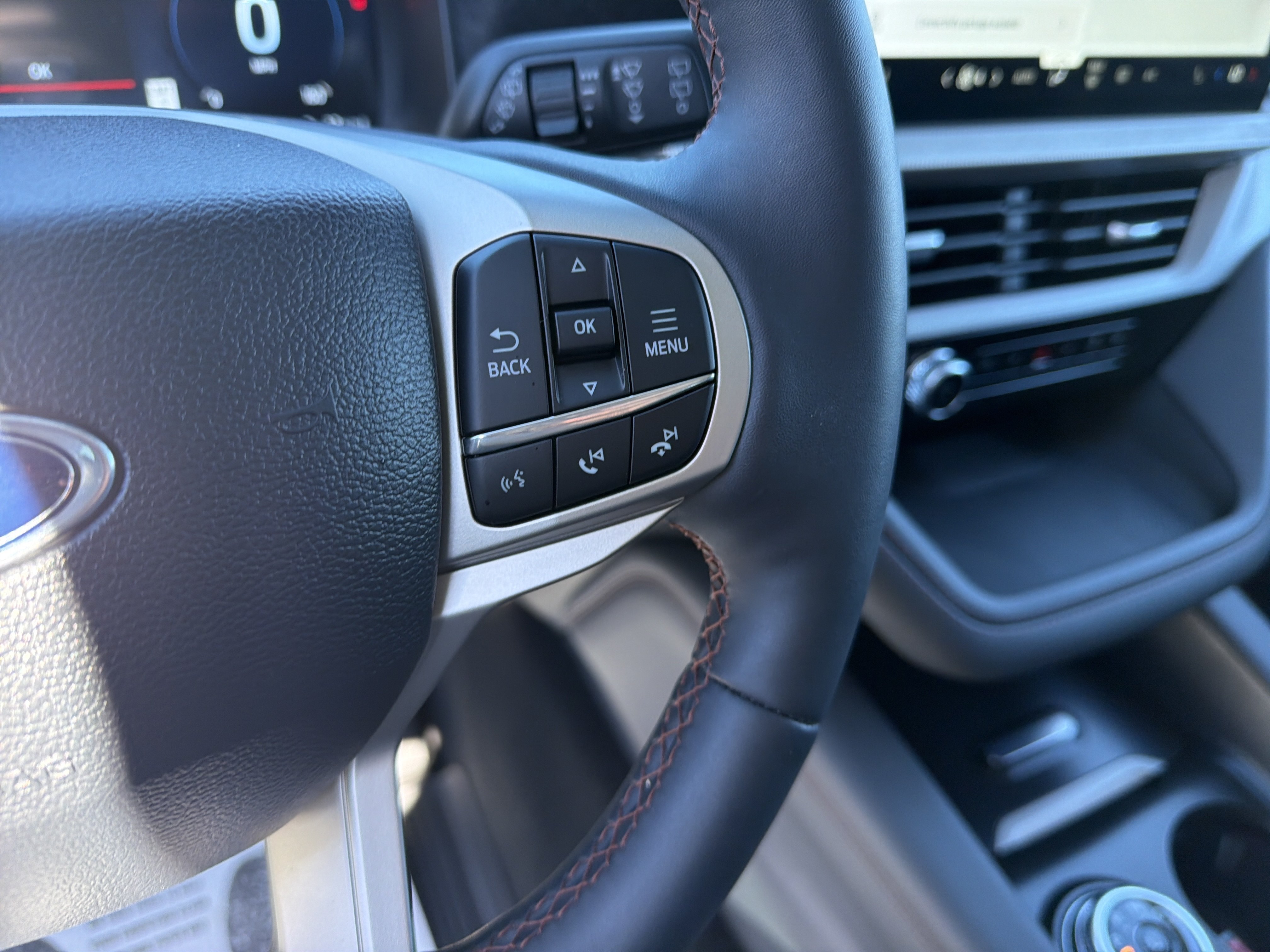 Used 2025 Ford Explorer Active AWD/4WD image 20
