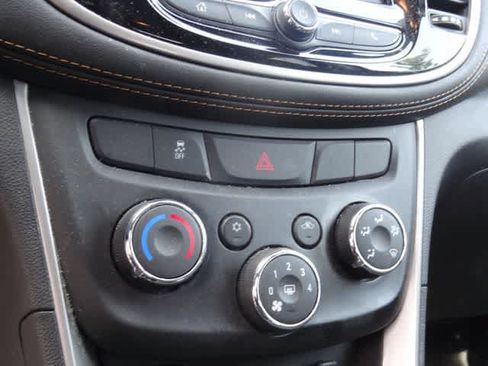 Used 2022 Chevrolet Trax LT w/ Sport Edition AWD/4WD image 6