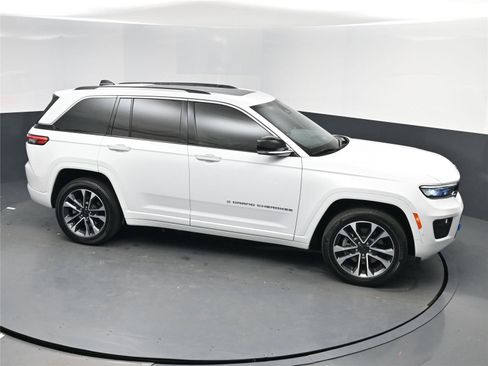 Used 2023 Jeep Grand Cherokee Overland w/ Luxury Tech Group IV image 22