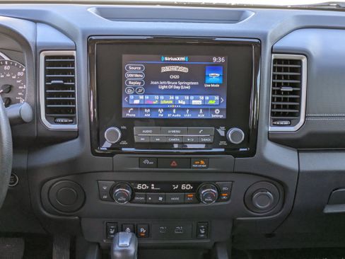 Used 2024 Nissan Frontier SV w/ SV Convenience Package image 20