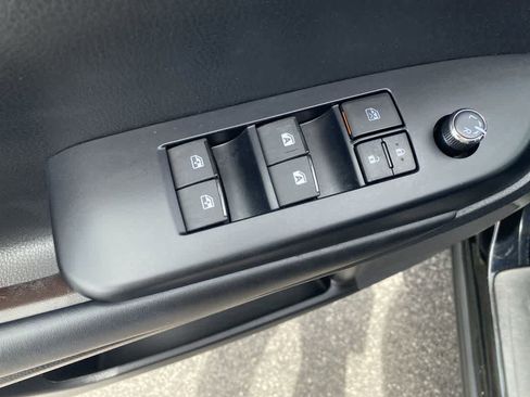 Used 2019 Toyota Highlander XLE image 13