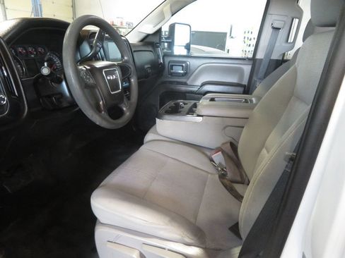 Used 2017 GMC Sierra 3500 2WD Crew Cab w/ Sierra Convenience Package image 19
