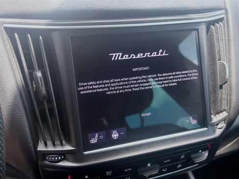Used 2023 Maserati Levante GT AWD/4WD image 13