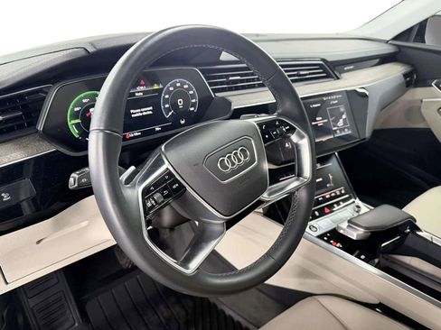 Used 2022 Audi e-tron Premium Plus image 27