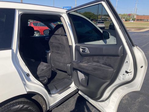 Used 2014 Nissan Pathfinder S image 22