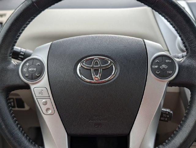 Used 2014 Toyota Prius V Five FWD image 19
