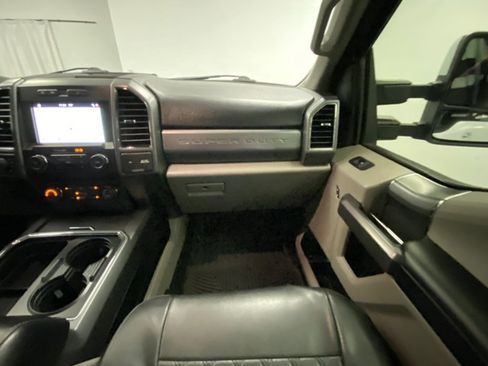 Used 2019 Ford F250 XLT w/ XLT Premium Package AWD/4WD image 25