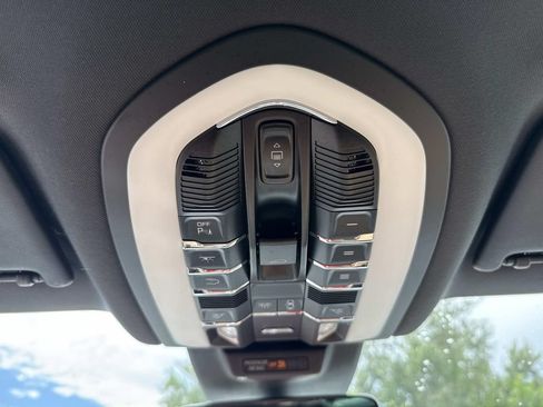 Used 2021 Porsche Macan AWD/4WD image 50