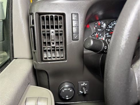 Used 2018 GMC Savana 2500 Extended w/ Driver Convenience Package image 26