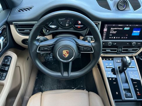 Certified 2022 Porsche Macan AWD/4WD image 15