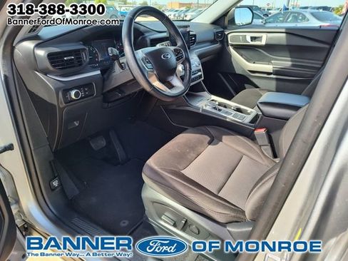 Certified 2023 Ford Explorer XLT image 2