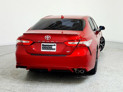 Used 2019 Toyota Camry SE image 2