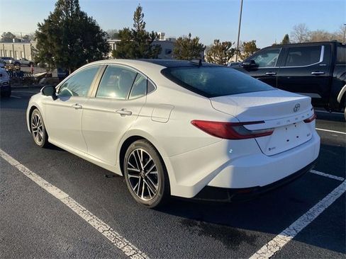 Used 2025 Toyota Camry XLE image 5