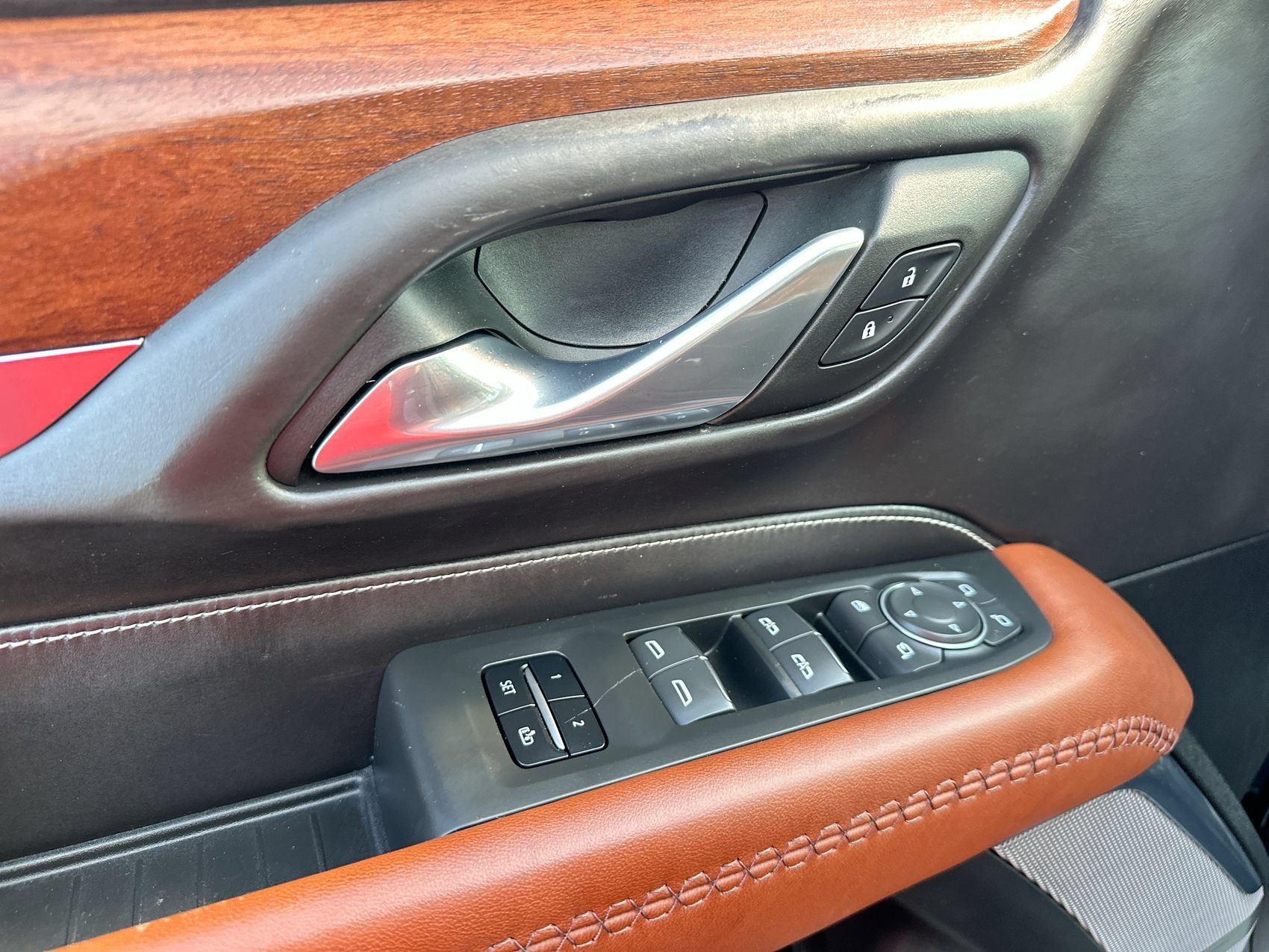Used 2023 GMC Yukon Denali Ultimate AWD/4WD image 13