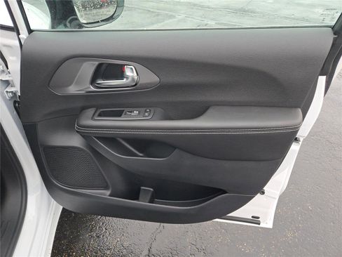 New 2026 Chrysler Pacifica Select image 6