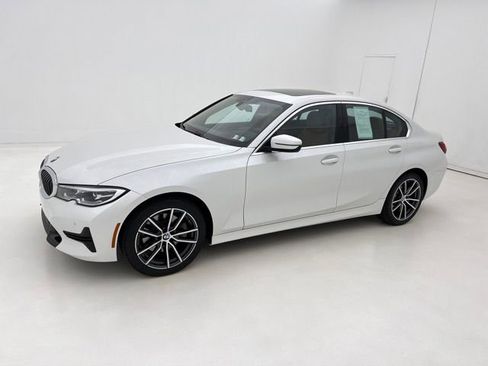 Certified 2022 BMW 330i xDrive Sedan w/ Driving Assistance Package AWD/4WD image 5