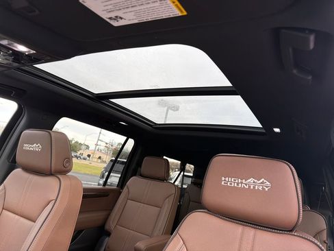 New 2026 Chevrolet Suburban High Country image 23