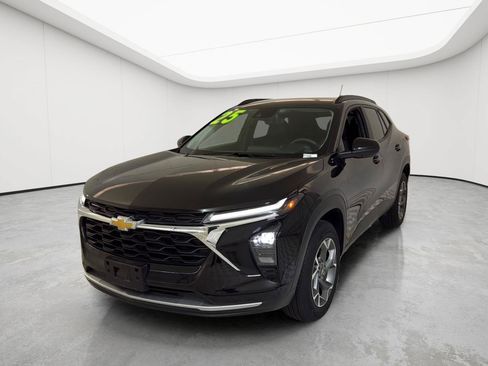Used 2025 Chevrolet Trax LT FWD image 25