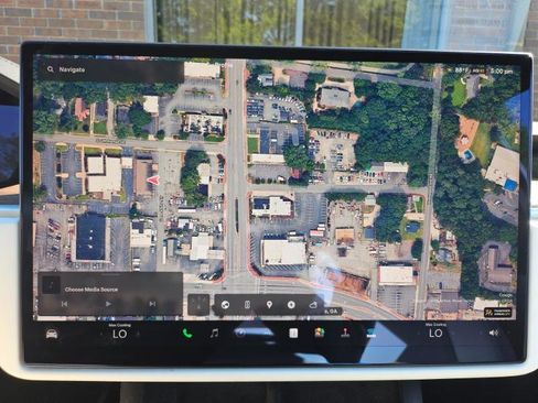 Used 2023 Tesla Model X image 37