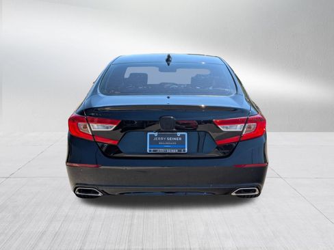 Used 2018 Honda Accord Touring image 4