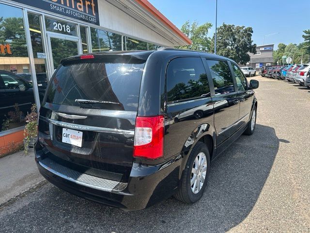 Used 2016 Chrysler Town & Country Touring FWD image 7