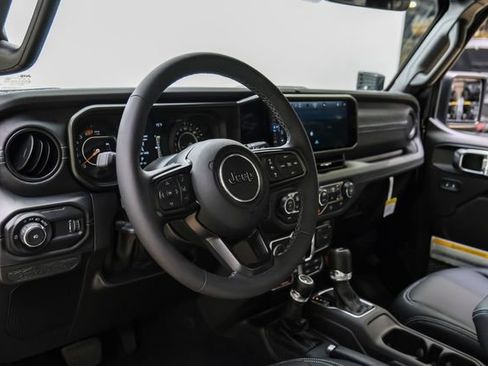 Used 2025 Jeep Wrangler Unlimited Rubicon w/ Technology Group image 23