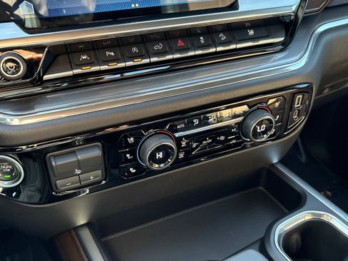 Used 2023 Chevrolet Silverado 1500 High Country w/ Technology Package image 24