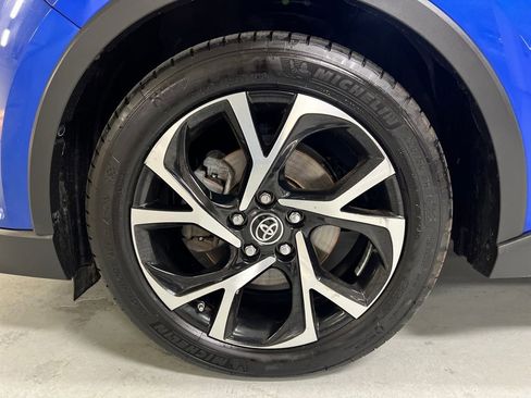 Certified 2018 Toyota C-HR XLE image 9