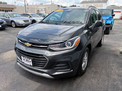 Used 2019 Chevrolet Trax LT w/ Sun & Sound Package FWD image 6