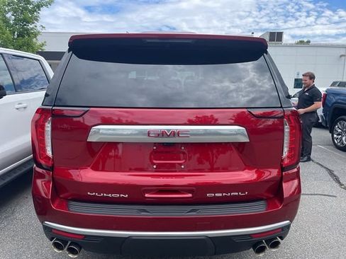 Used 2024 GMC Yukon Denali w/ Advanced Technology Package AWD/4WD image 3