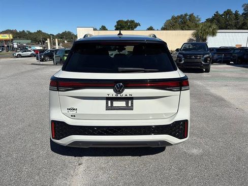 New 2026 Volkswagen Tiguan SE R-Line FWD image 5