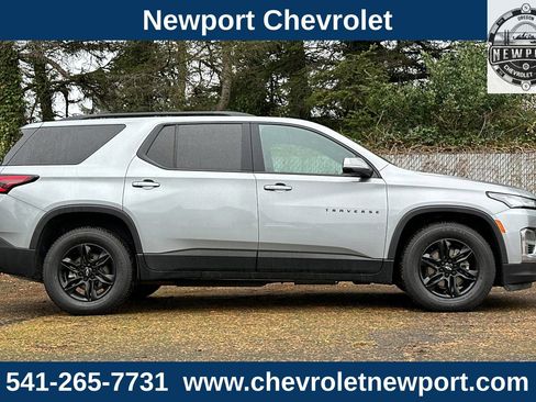 Used 2023 Chevrolet Traverse LT w/ Midnight/Sport Edition image 3