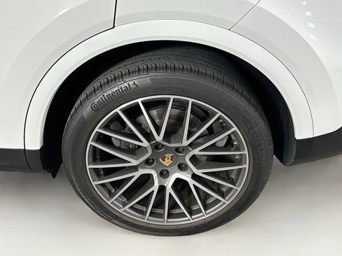 Used 2021 Porsche Cayenne AWD/4WD image 11