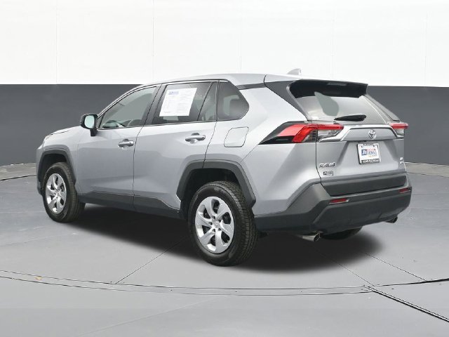 Used 2025 Toyota RAV4 LE AWD/4WD image 9
