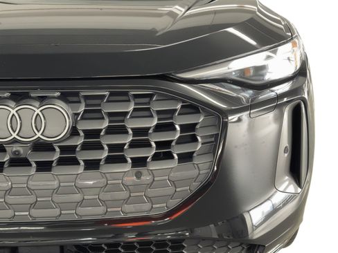 Used 2025 Audi Q5 Premium w/ Convenience Package image 11