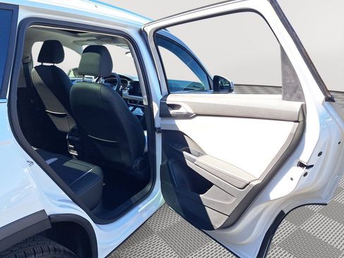 New 2025 Volkswagen Taos SEL image 15