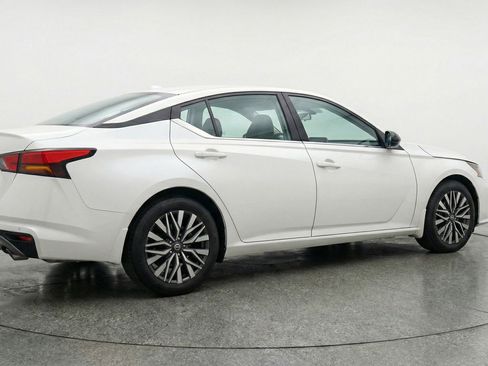 Used 2025 Nissan Altima 2.5 SV image 9